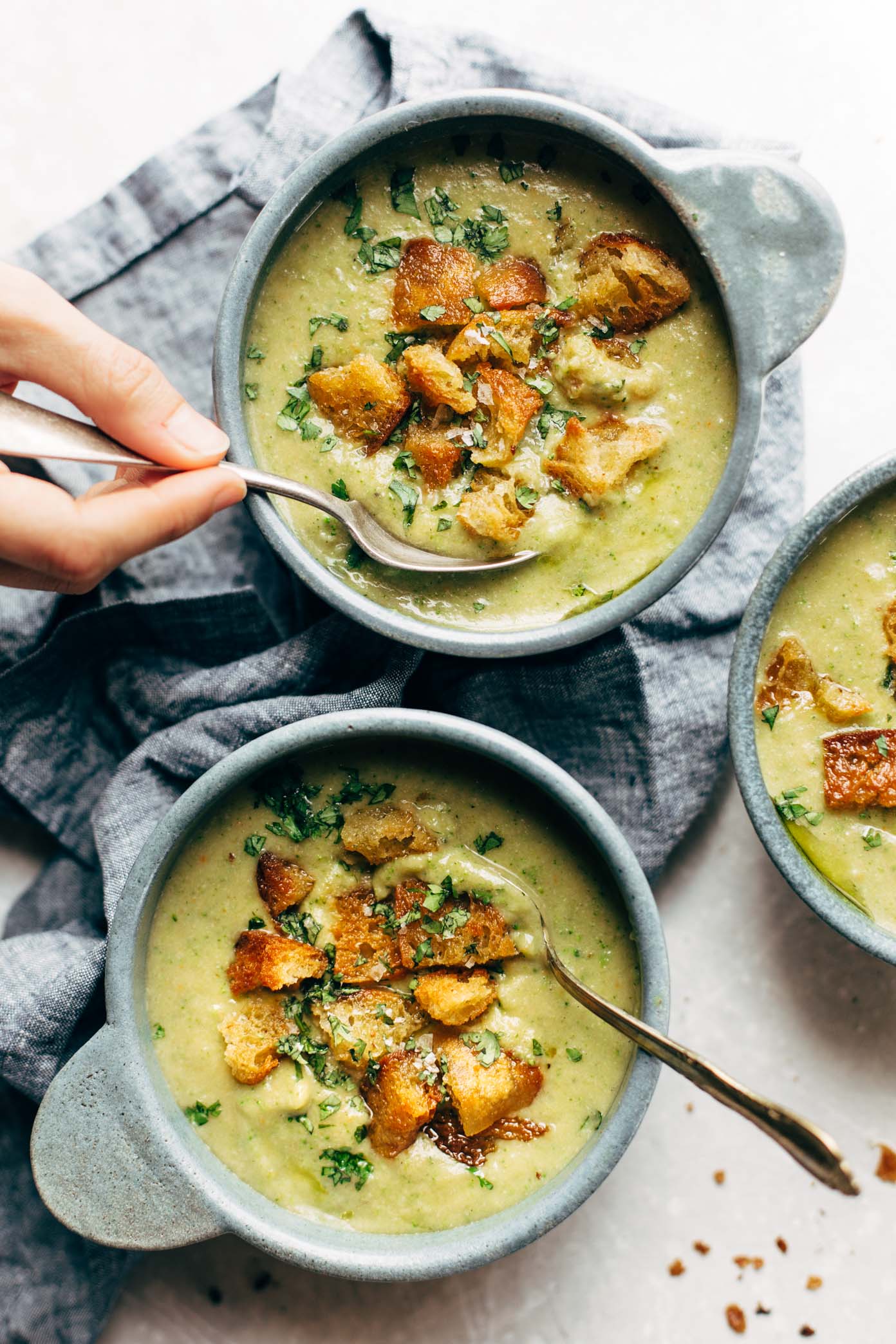 THE BEST detox broccoli cheese soup has silky smooth texture and classic broccoli cheese flavor with exactly zero ingredients out of a can. Real food meets comfort food. vegan / gluten free / vegetarian. | pinchofyum.com